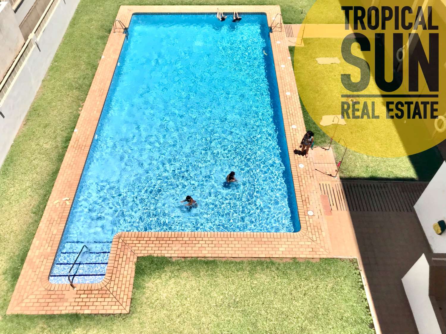 Piso de 3 dormitorios en Urbanizacion Roquetas de Mar, Jardines del Sabinar