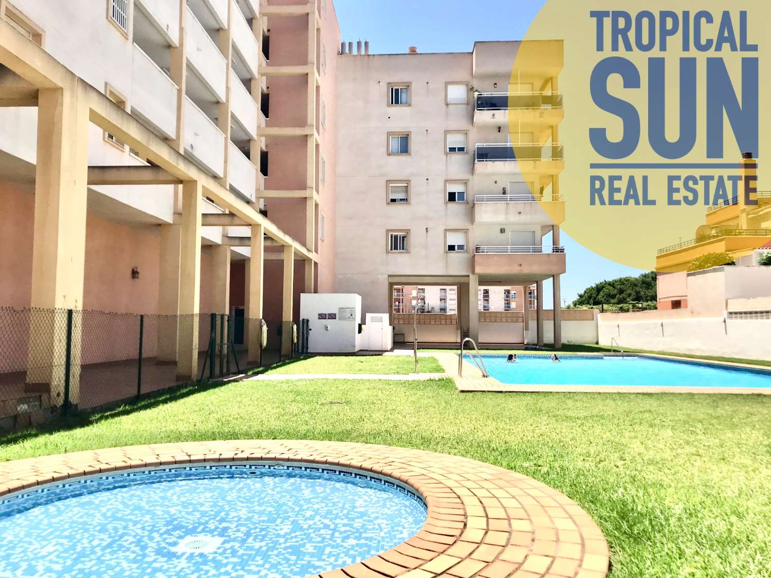 Piso de 3 dormitorios en Urbanizacion Roquetas de Mar, Jardines del Sabinar