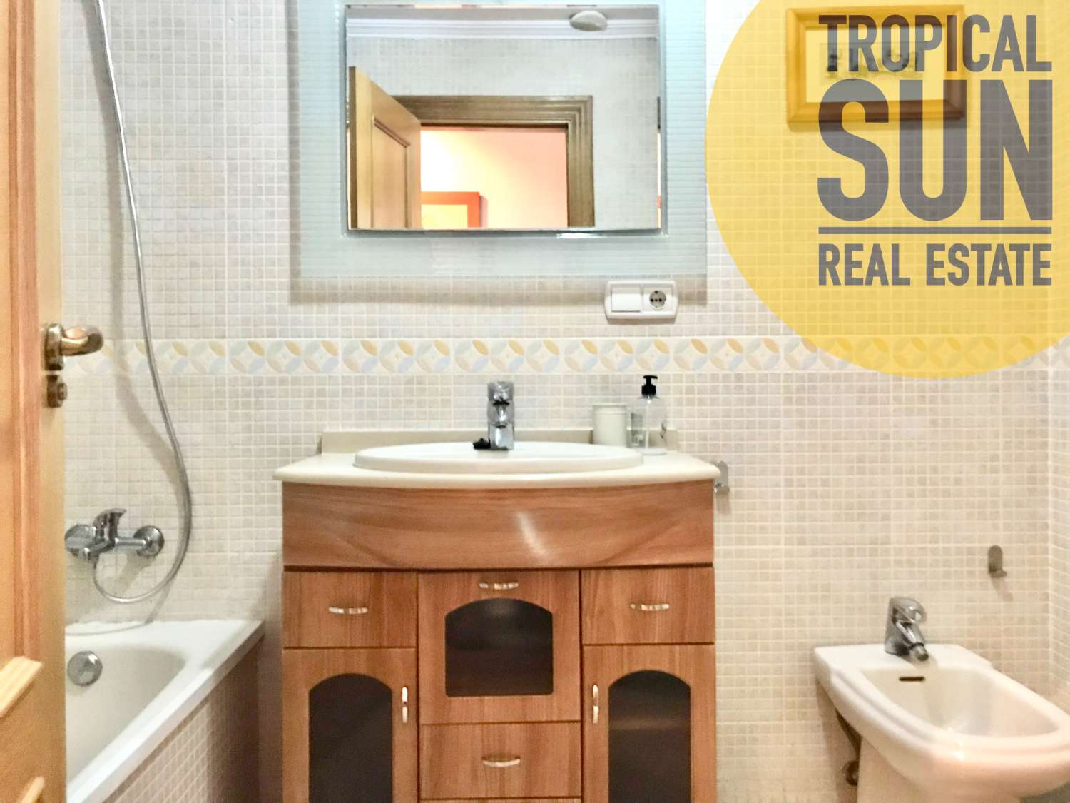 Piso de 3 dormitorios en Urbanizacion Roquetas de Mar, Jardines del Sabinar