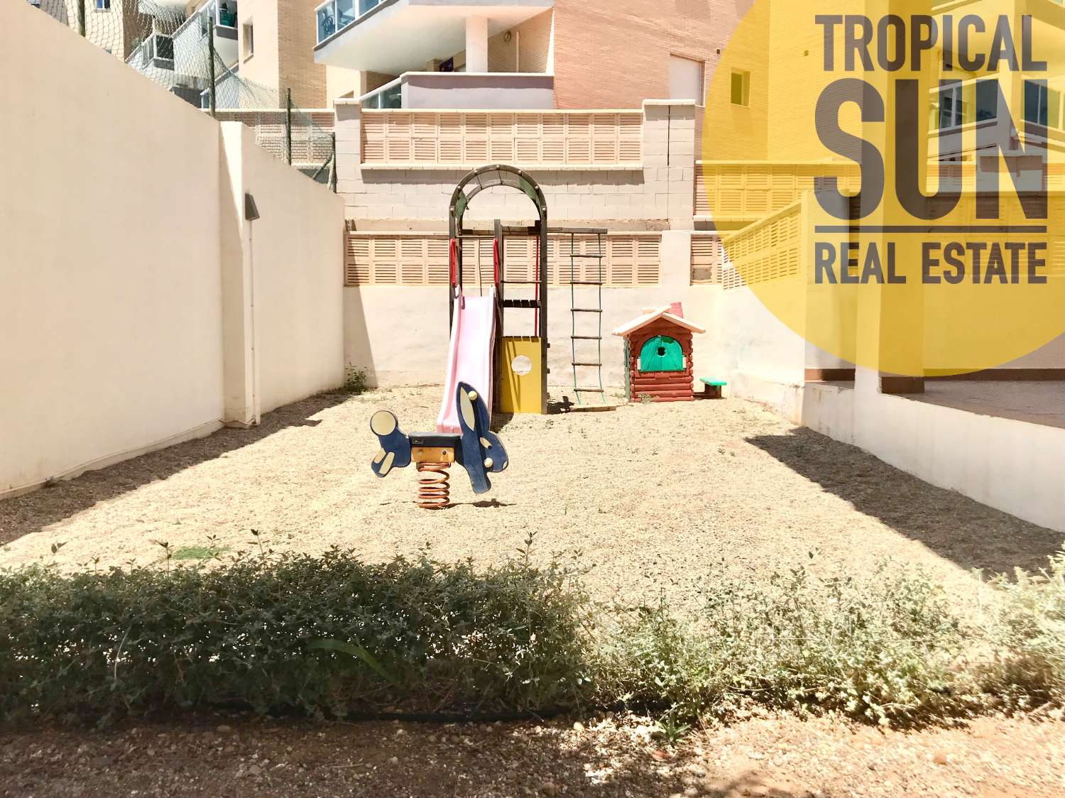 Piso de 3 dormitorios en Urbanizacion Roquetas de Mar, Jardines del Sabinar