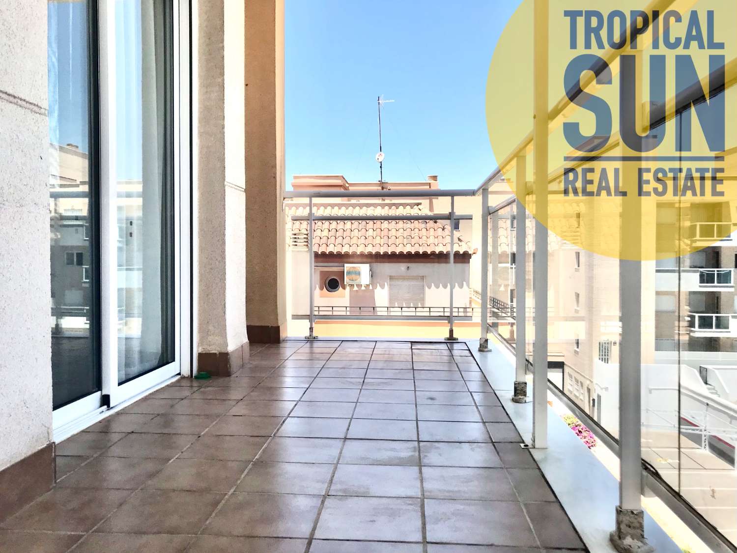 Piso de 3 dormitorios en Urbanizacion Roquetas de Mar, Jardines del Sabinar