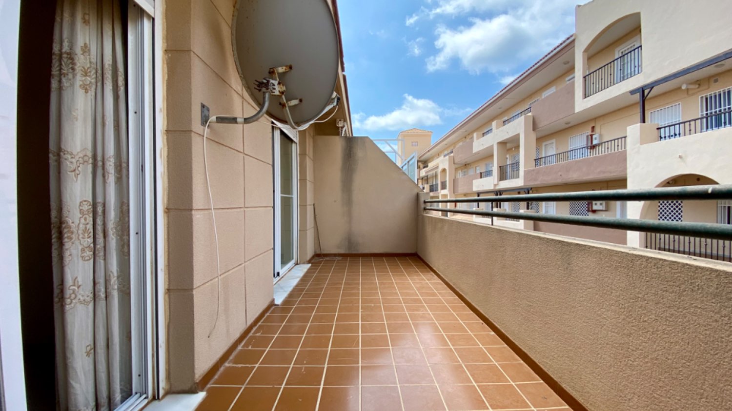 Acogedora Vivienda con Terraza en el Residencial TORREVELA II, Roquetas de Mar