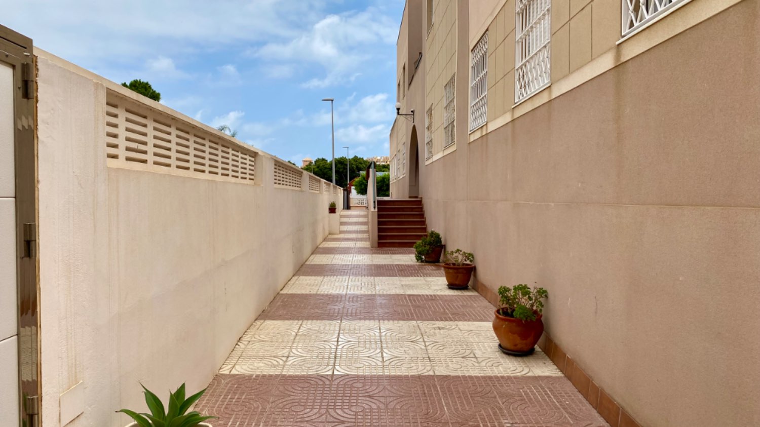 Acogedora Vivienda con Terraza en el Residencial TORREVELA II, Roquetas de Mar
