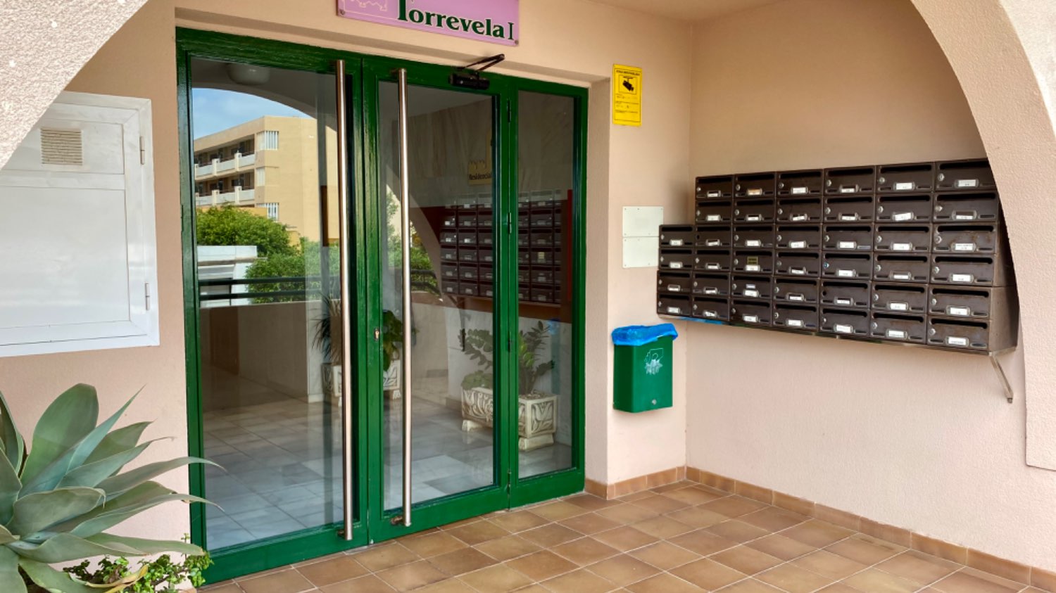 Acogedora Vivienda con Terraza en el Residencial TORREVELA II, Roquetas de Mar