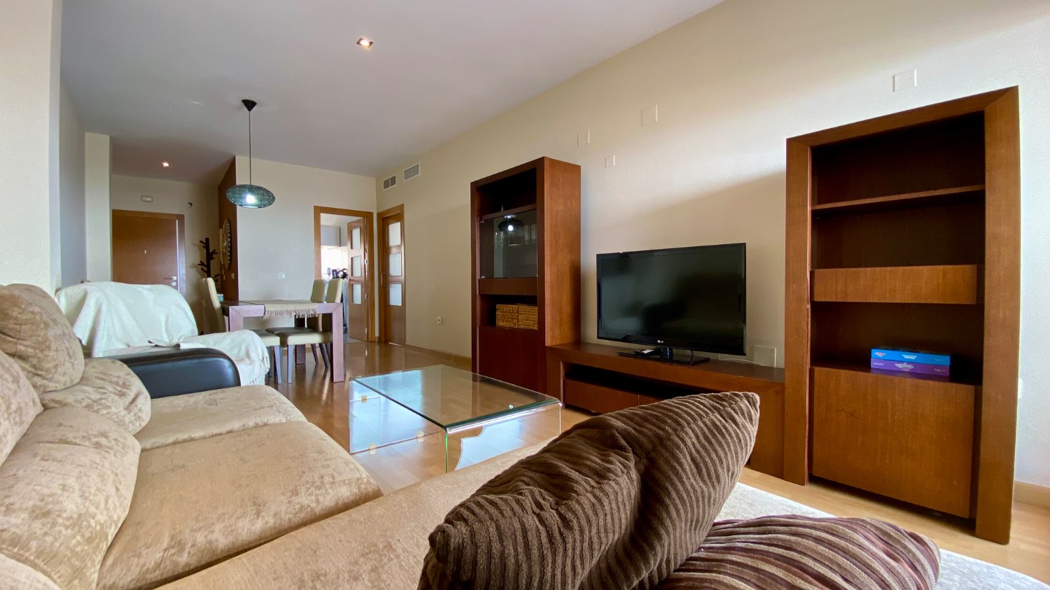 Ático en venta en Roquetas de Mar – 2 dormitorios, terraza acristalada y vistas al mar