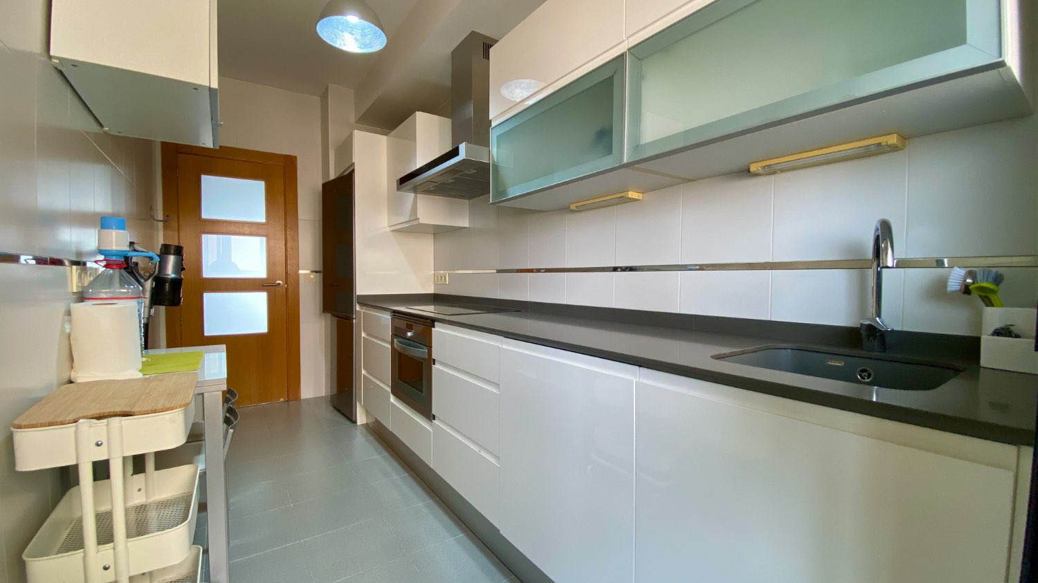 Ático en venta en Roquetas de Mar – 2 dormitorios, terraza acristalada y vistas al mar