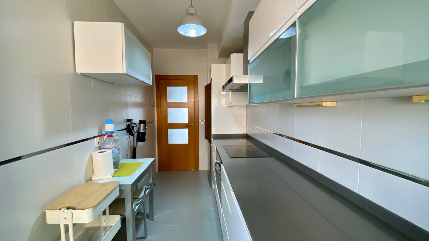 Ático en venta en Roquetas de Mar – 2 dormitorios, terraza acristalada y vistas al mar