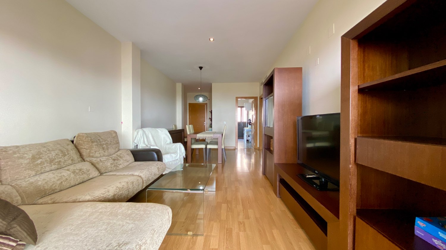 Ático en venta en Roquetas de Mar – 2 dormitorios, terraza acristalada y vistas al mar