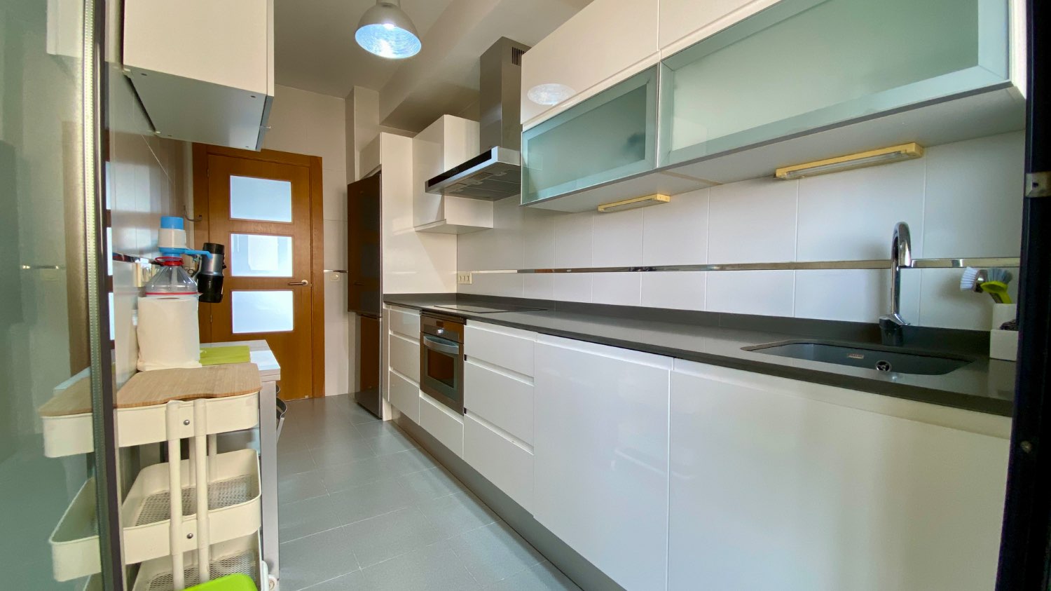 Ático en venta en Roquetas de Mar – 2 dormitorios, terraza acristalada y vistas al mar
