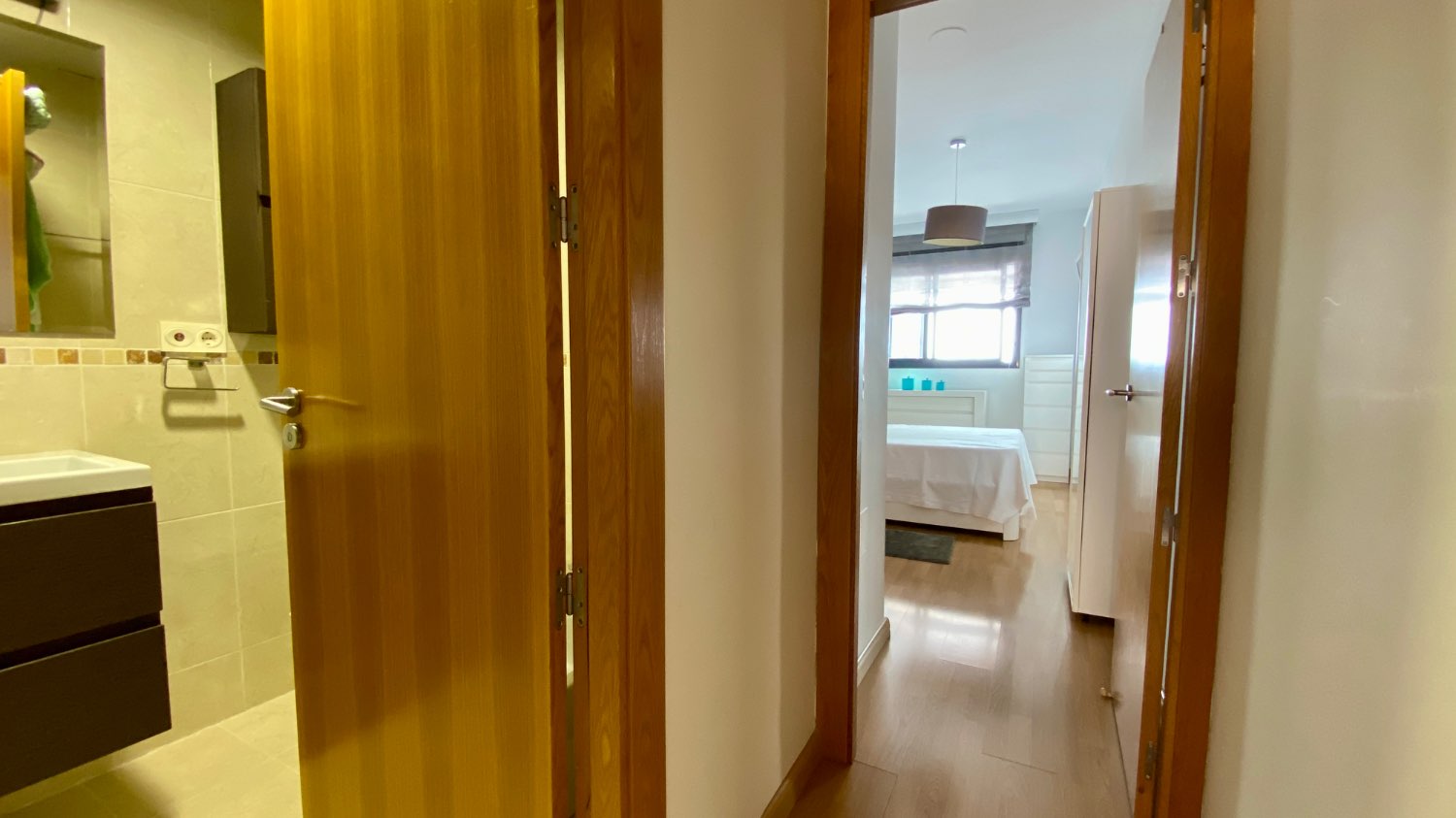 Ático en venta en Roquetas de Mar – 2 dormitorios, terraza acristalada y vistas al mar