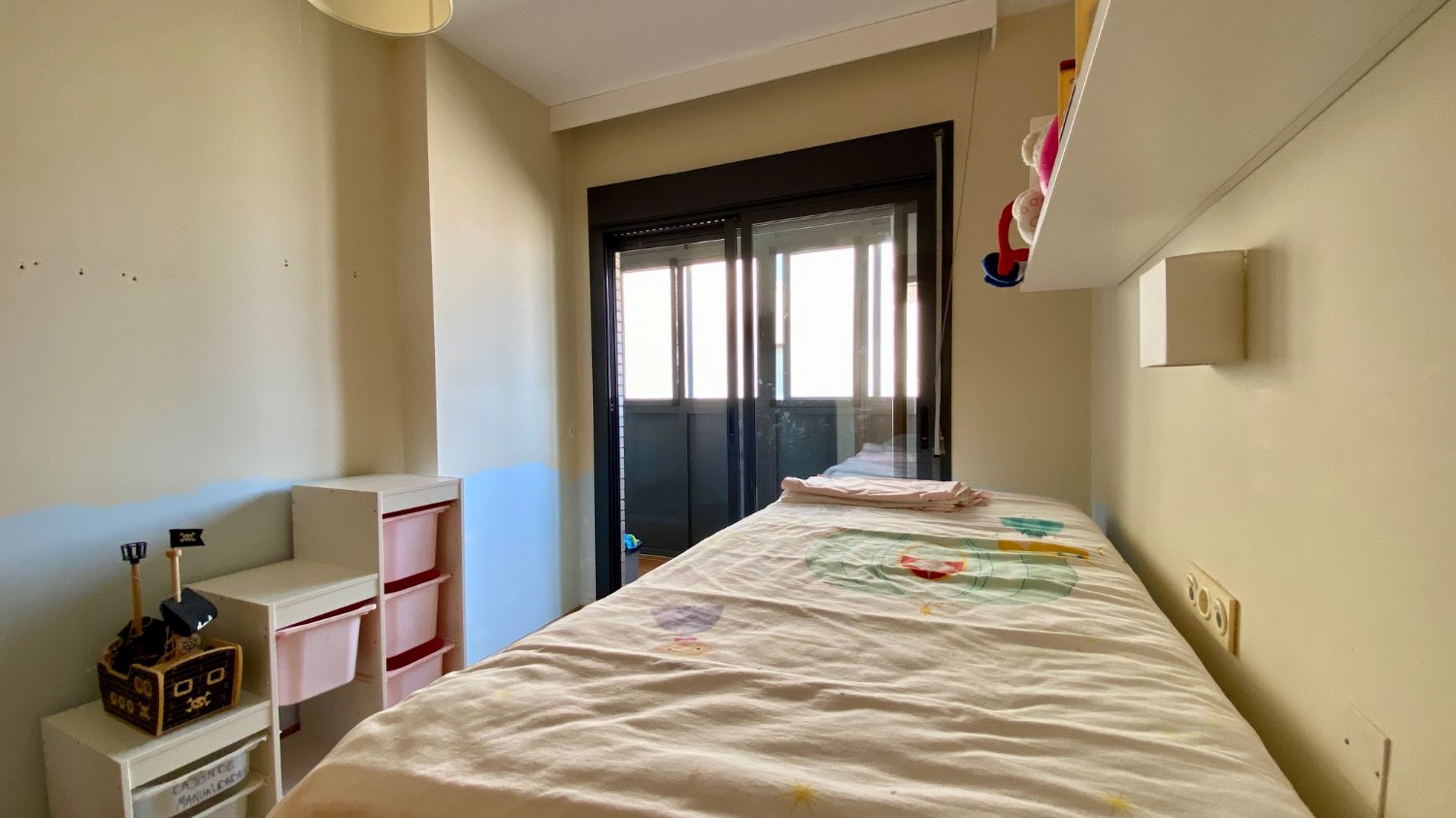 Ático en venta en Roquetas de Mar – 2 dormitorios, terraza acristalada y vistas al mar