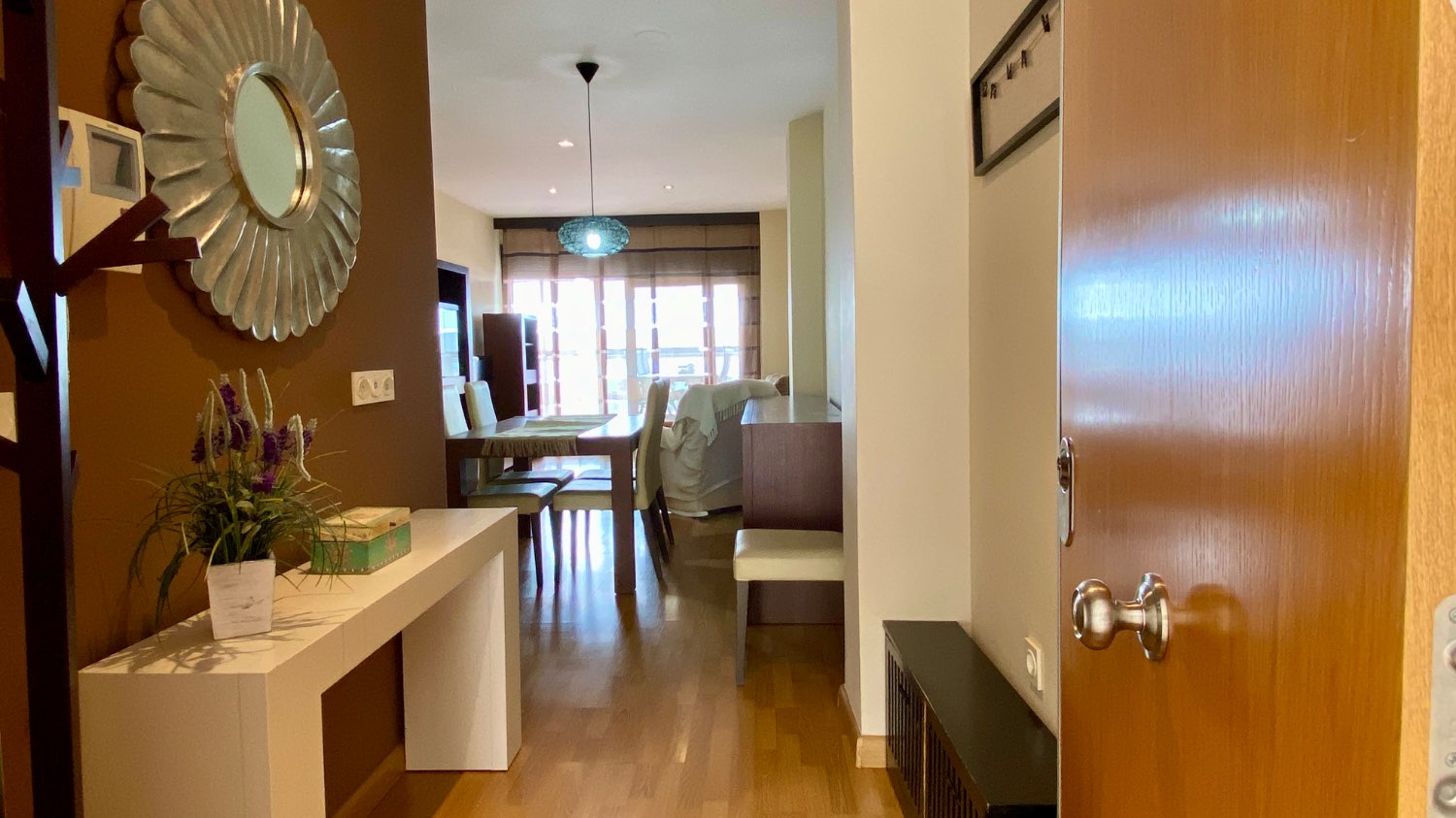 Ático en venta en Roquetas de Mar – 2 dormitorios, terraza acristalada y vistas al mar
