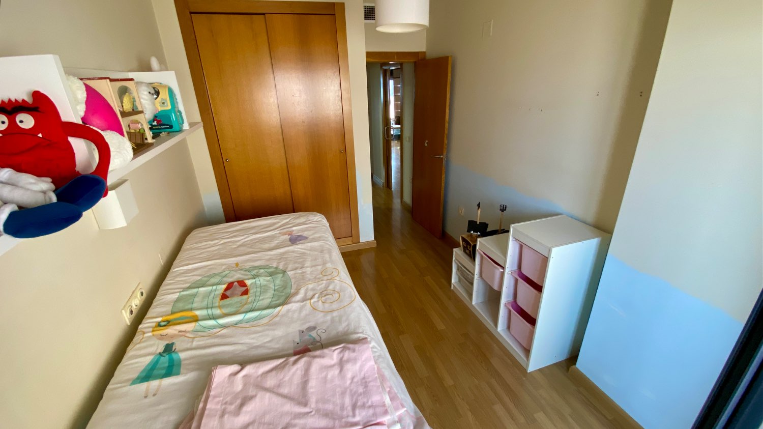 Ático en venta en Roquetas de Mar – 2 dormitorios, terraza acristalada y vistas al mar