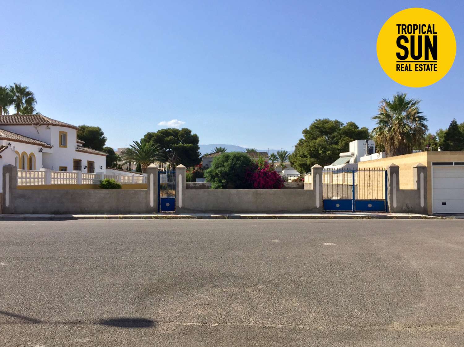 Parcela para chalet en la Urbanización de Roquetas de Mar