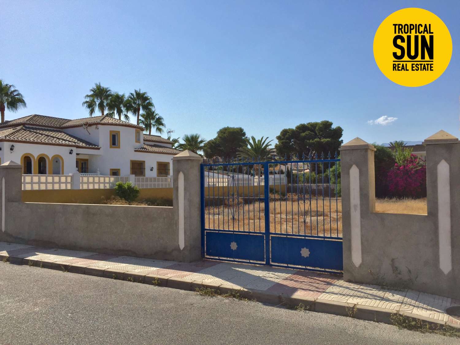 Parcela para chalet en la Urbanización de Roquetas de Mar